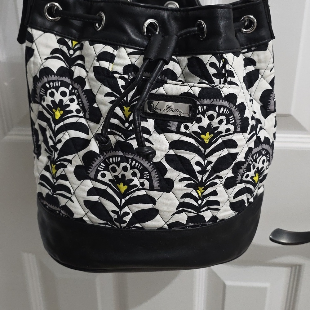 Vera Bradley Fanfare Drawstring Bucket Bag Crossbody Purse Black White Floral​​